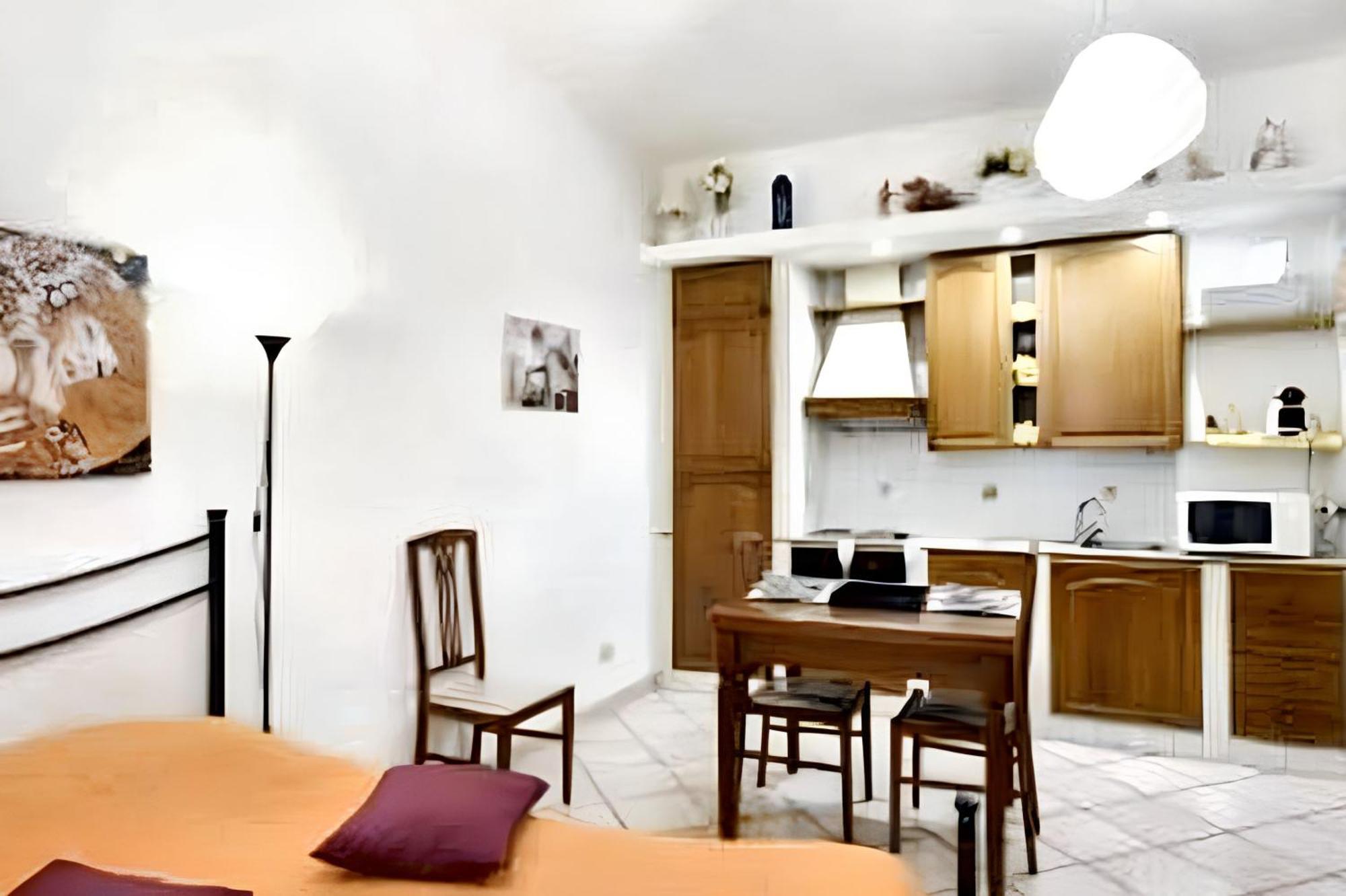 Elegant In Near Historic Centre 402 M² Parking Included Appartement *